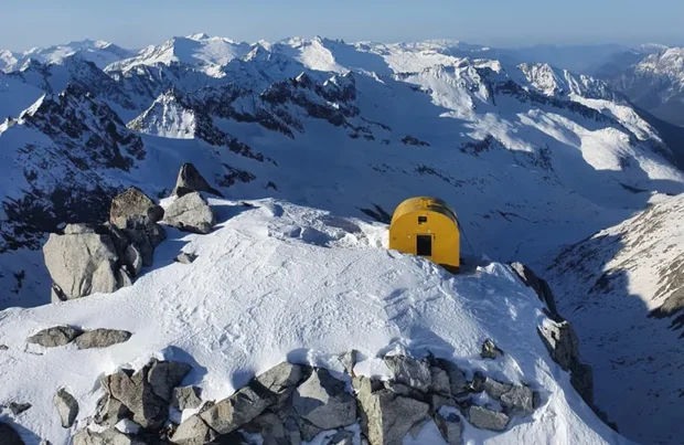 Le camp de base « Ada270 » sur le glacier Adamello, dans la province de Brescia.