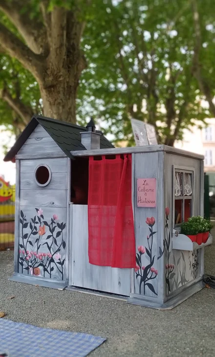 Photo de la cabane à histoire