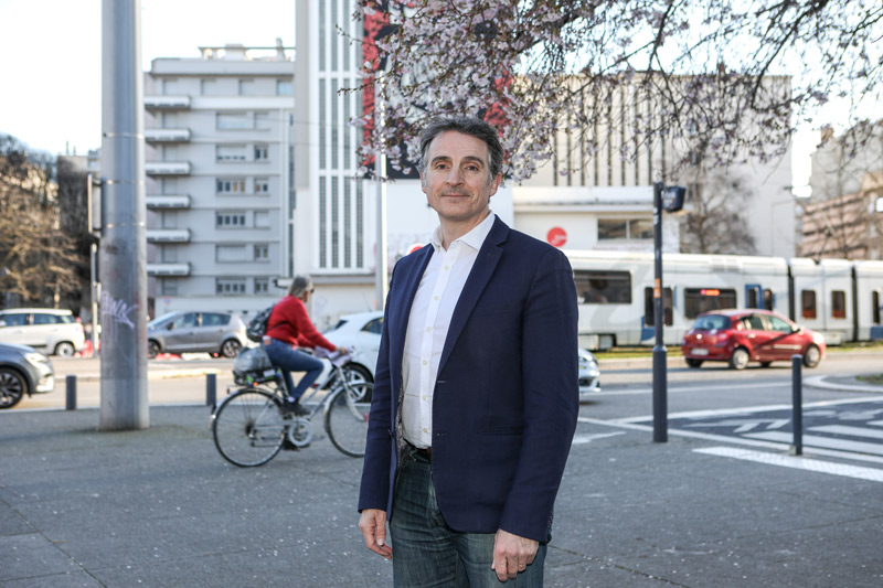 Portrait du maire de Grenoble.