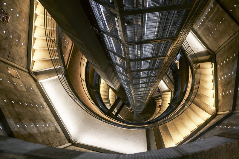 Vue de l'intérieur de la tour tout juste rénovée.
