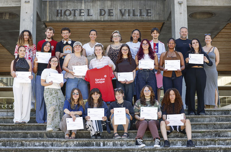 Photo de groupe des services civiques.
