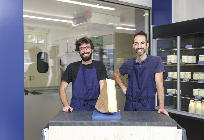 Portrait des deux fromagers.