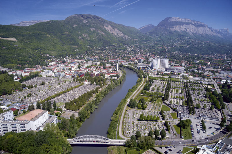 L'Isère et le cimetière vus du ciel.