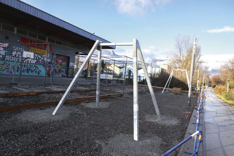 La tyrolienne est en construction.