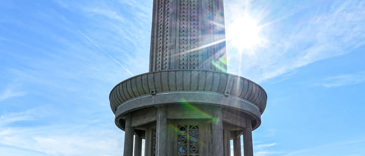 Plein soleil sur la tour Perret