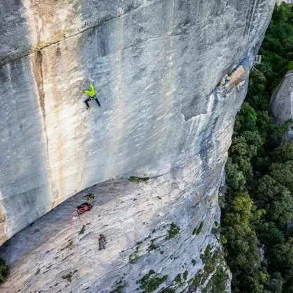 Escaladeur sur roche