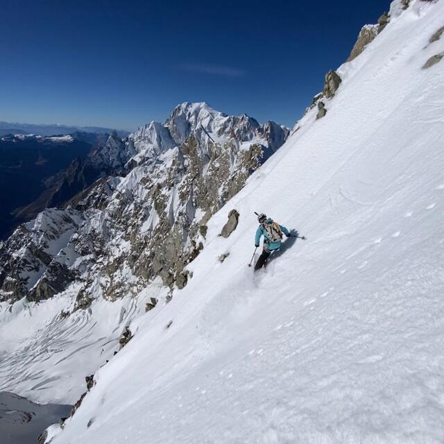 Vivian Bruchez en ski pente raide