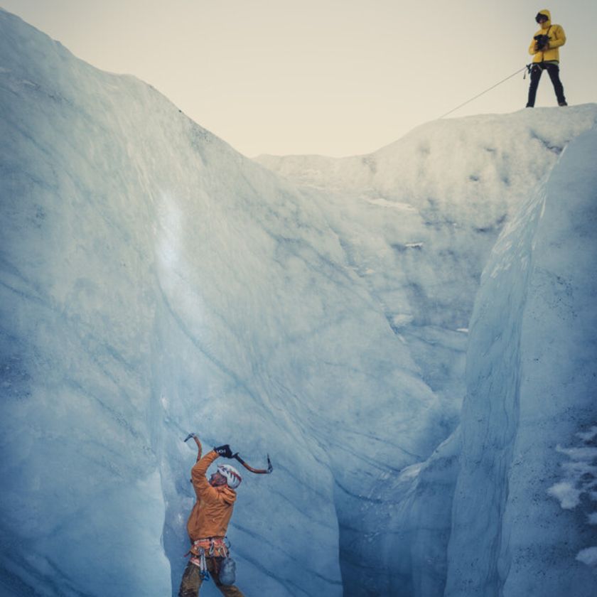 Alpinistes sur une cascade de glace