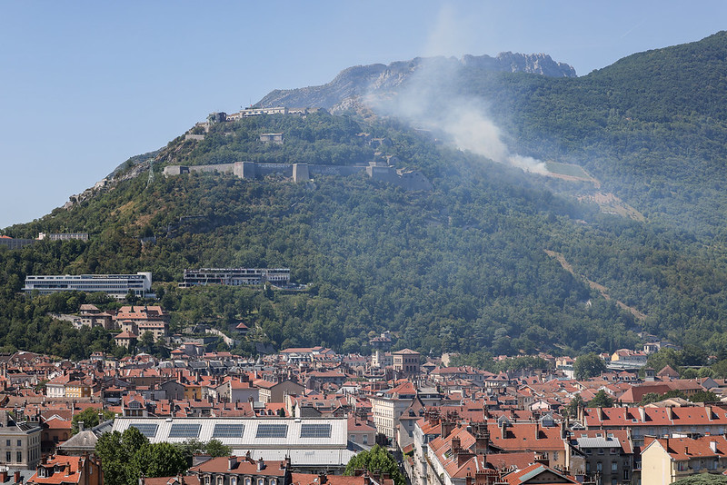 Photo de l'incendie sur les pentes de la Bastille